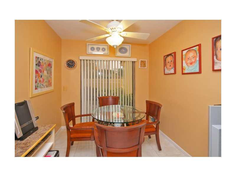 19976 Mona Circle, Unit 19976 Boca Raton, FL 33434 - Photo 7 of 22 Kitchen