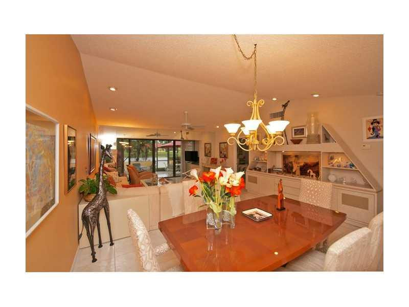 19976 Mona Circle, Unit 19976 Boca Raton, FL 33434 - Photo 8 of 22 Dining Room