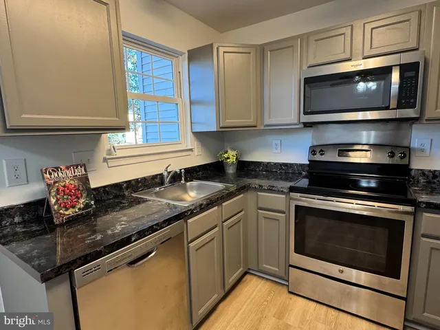 $2,750 | 6808 Cottingham Lane, Centreville, VA 20121