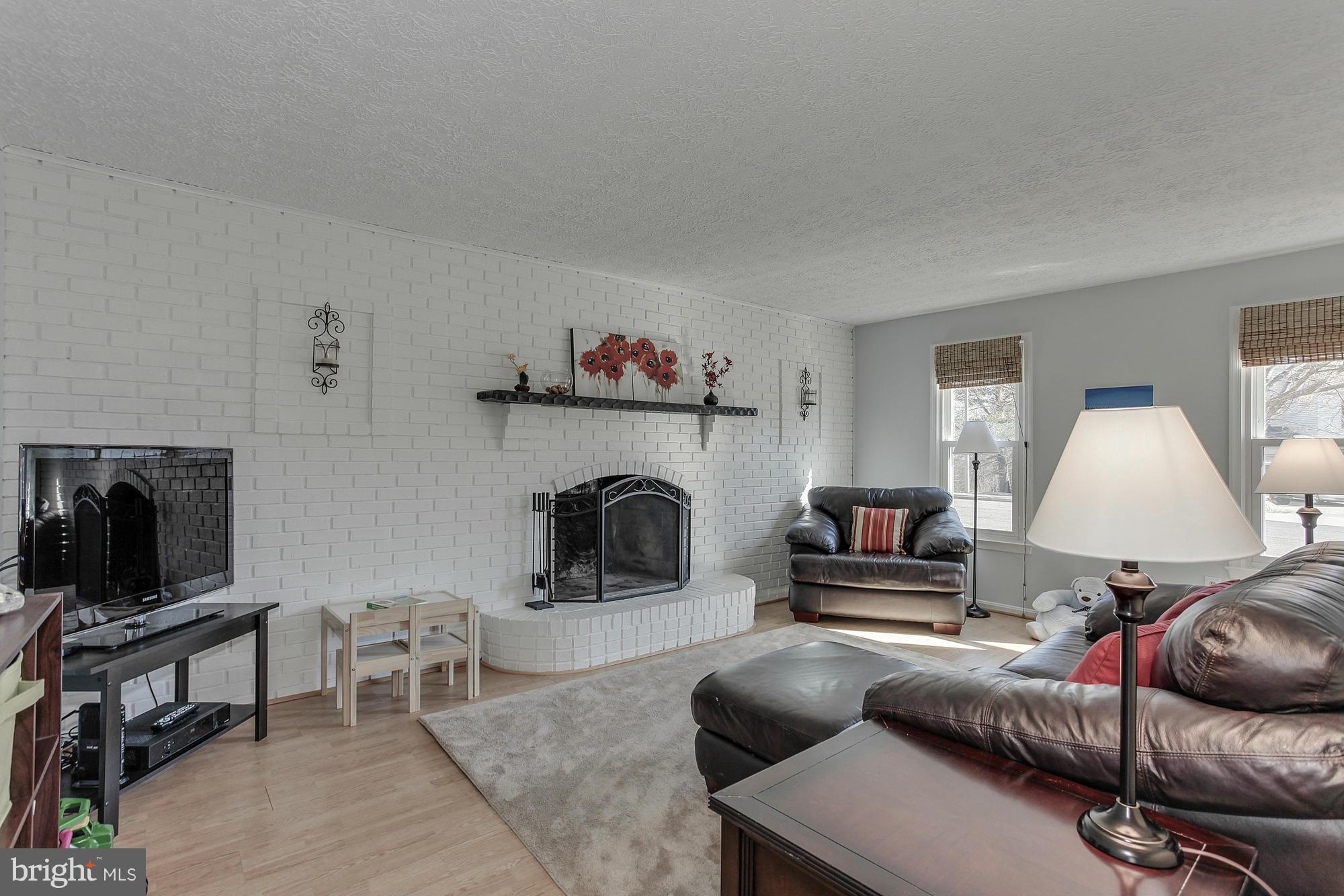 4533 Flintstone Road Alexandria, VA 22306 - Photo 16 of 30 Family Room