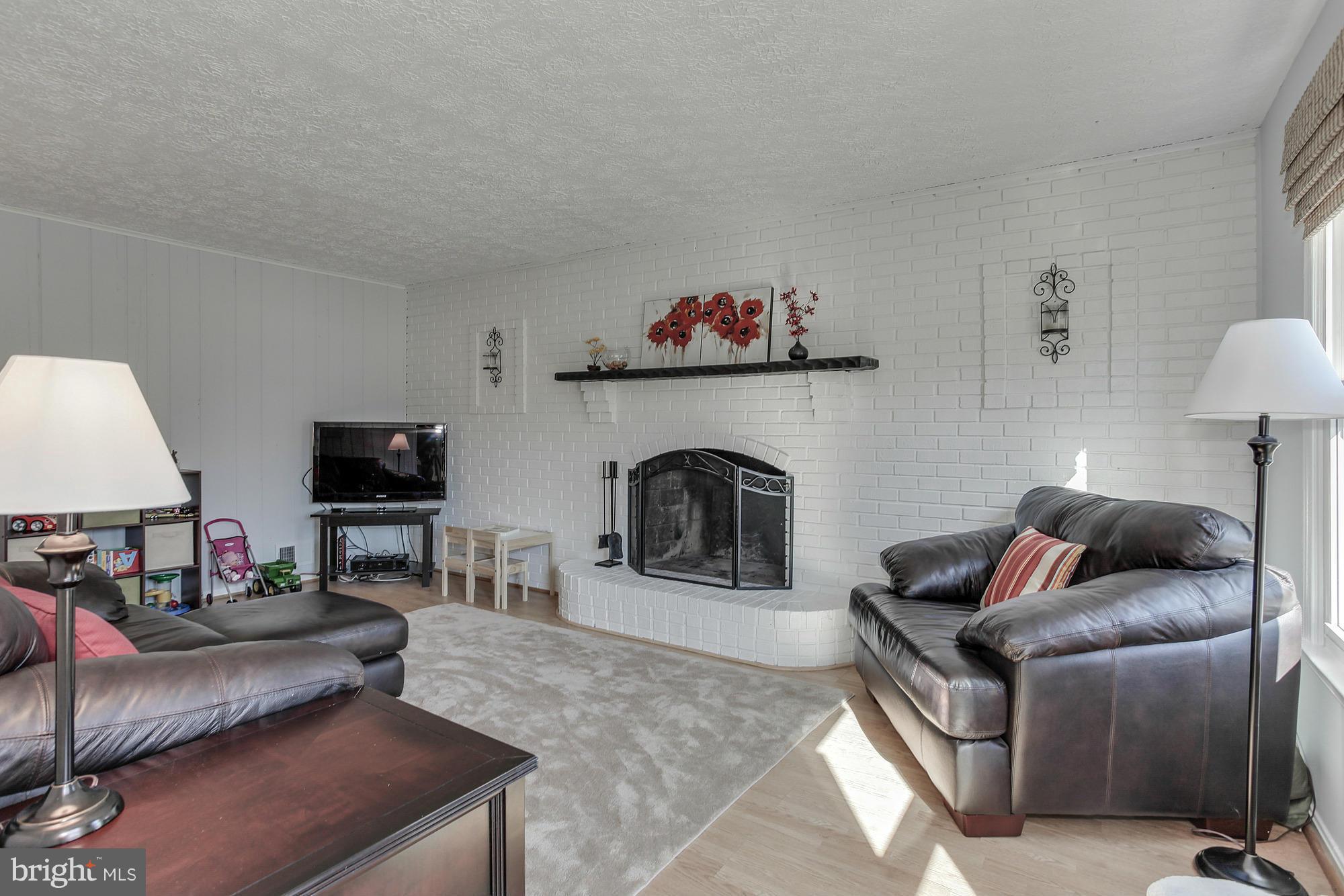 4533 Flintstone Road Alexandria, VA 22306 - Photo 18 of 30 Family Room