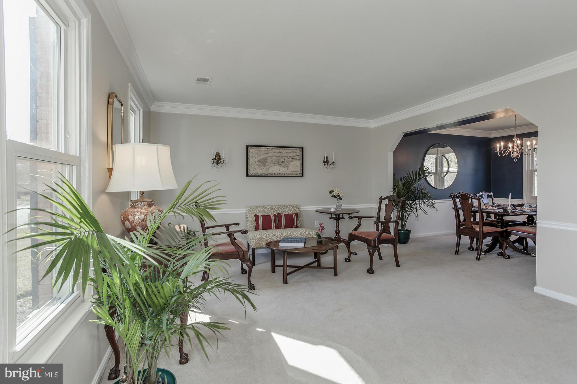 4533 Flintstone Road Alexandria, VA 22306 - Photo 5 of 30 Living Room
