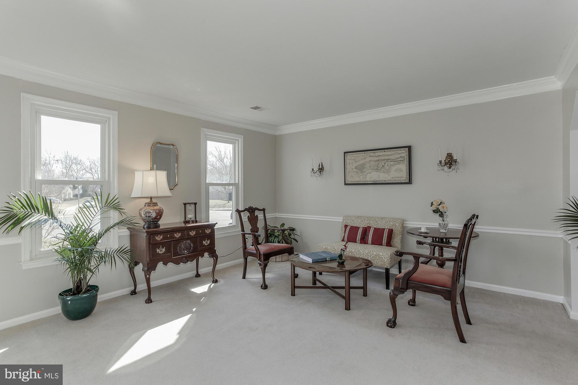 4533 Flintstone Road Alexandria, VA 22306 - Photo 6 of 30 Living Room