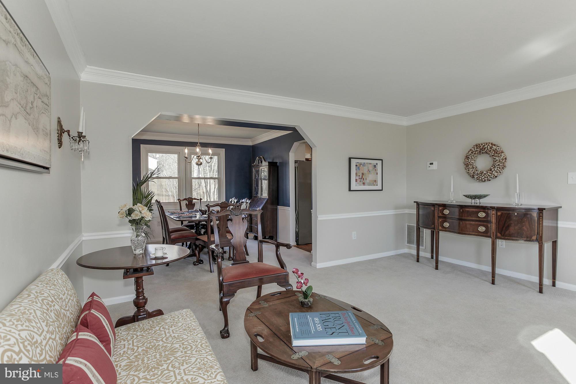 4533 Flintstone Road Alexandria, VA 22306 - Photo 7 of 30 Living Room