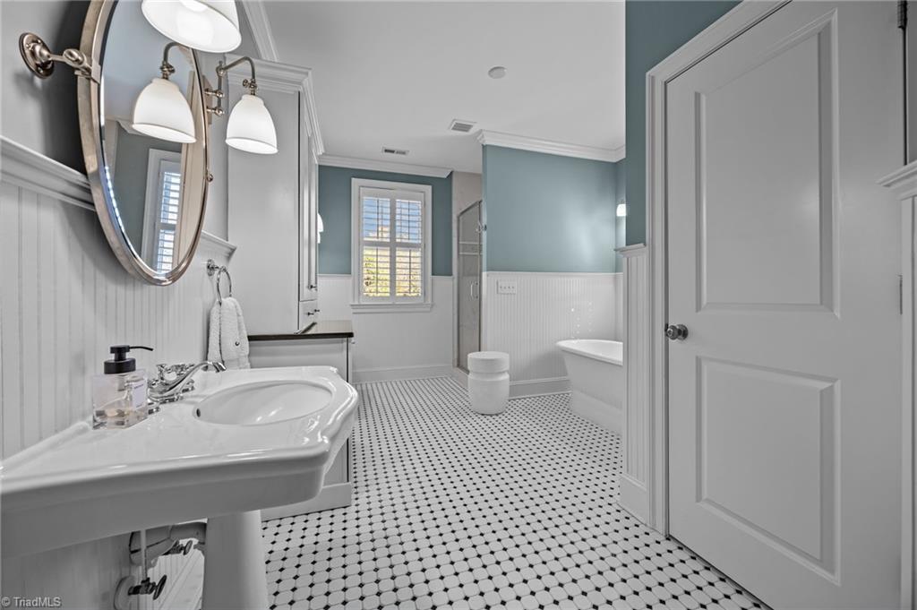 2006 Dalton Road Greensboro, NC 27408 - Photo 26 of 50