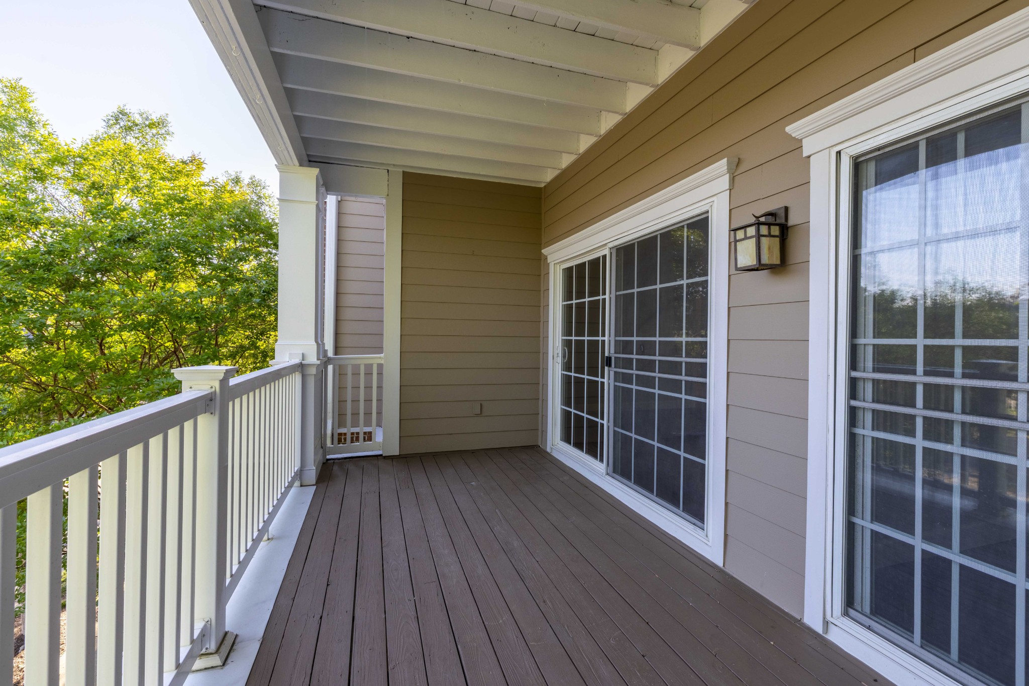 7321 Althorp Way, Unit R5 Nashville, TN 37211 - Photo 25 of 29 a view of balcony with wooden floor and fence
