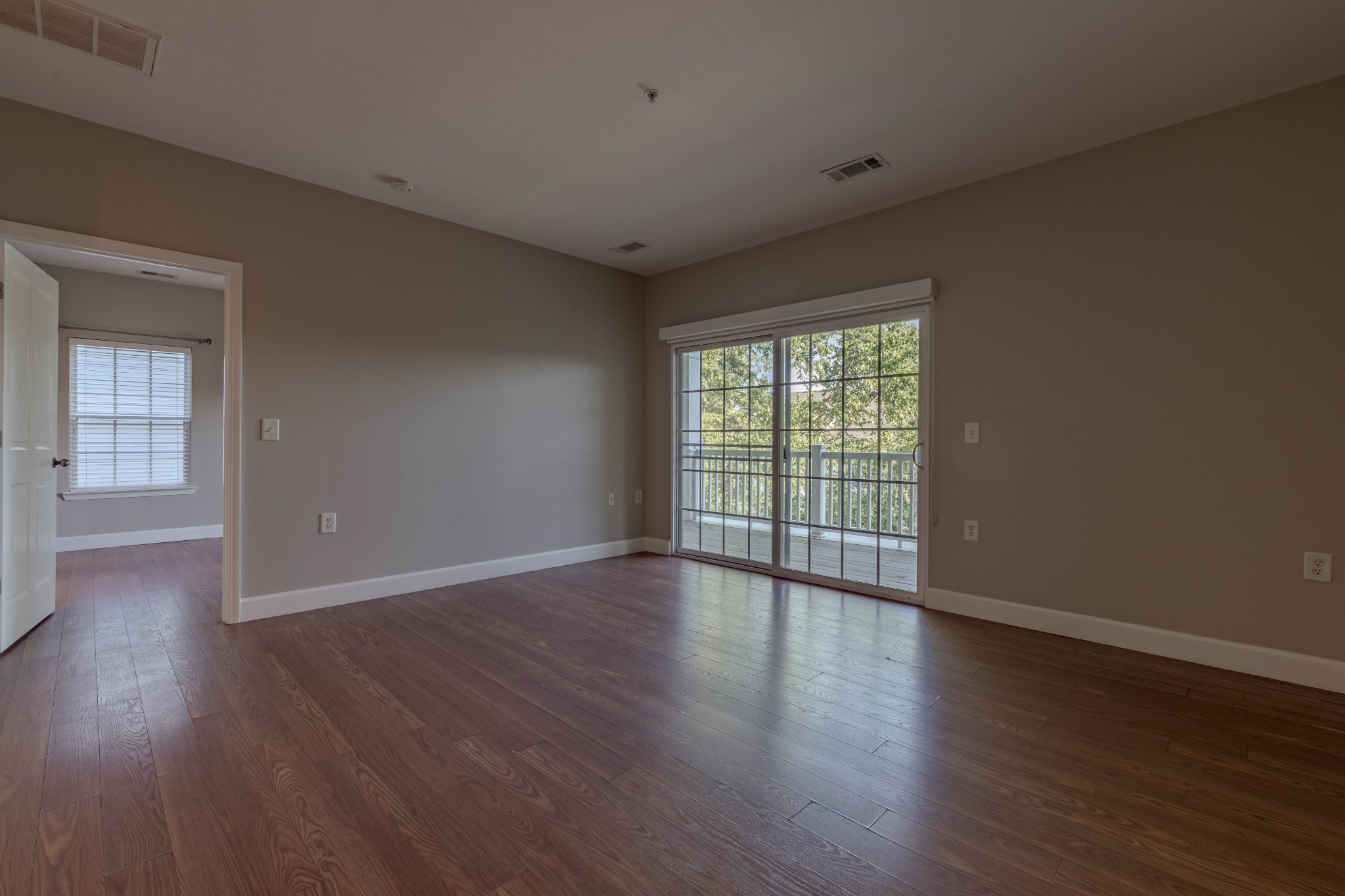 7321 Althorp Way, Unit R5 Nashville, TN 37211 - Photo 5 of 29 a view of an empty room with wooden floor and a window