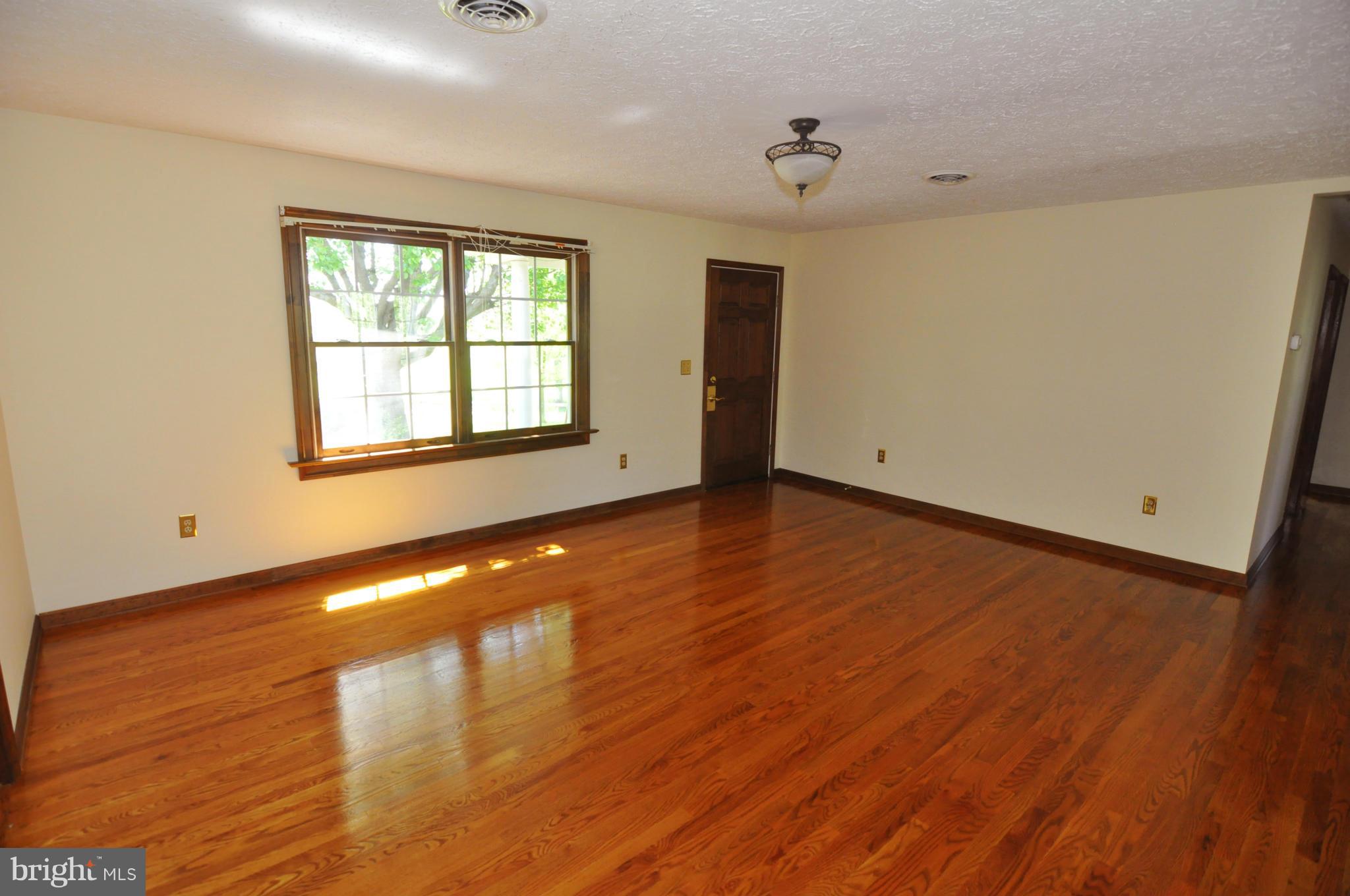 3279 Apple Pie Ridge Road Winchester, VA 22603 - Photo 8 of 30 Living Room
