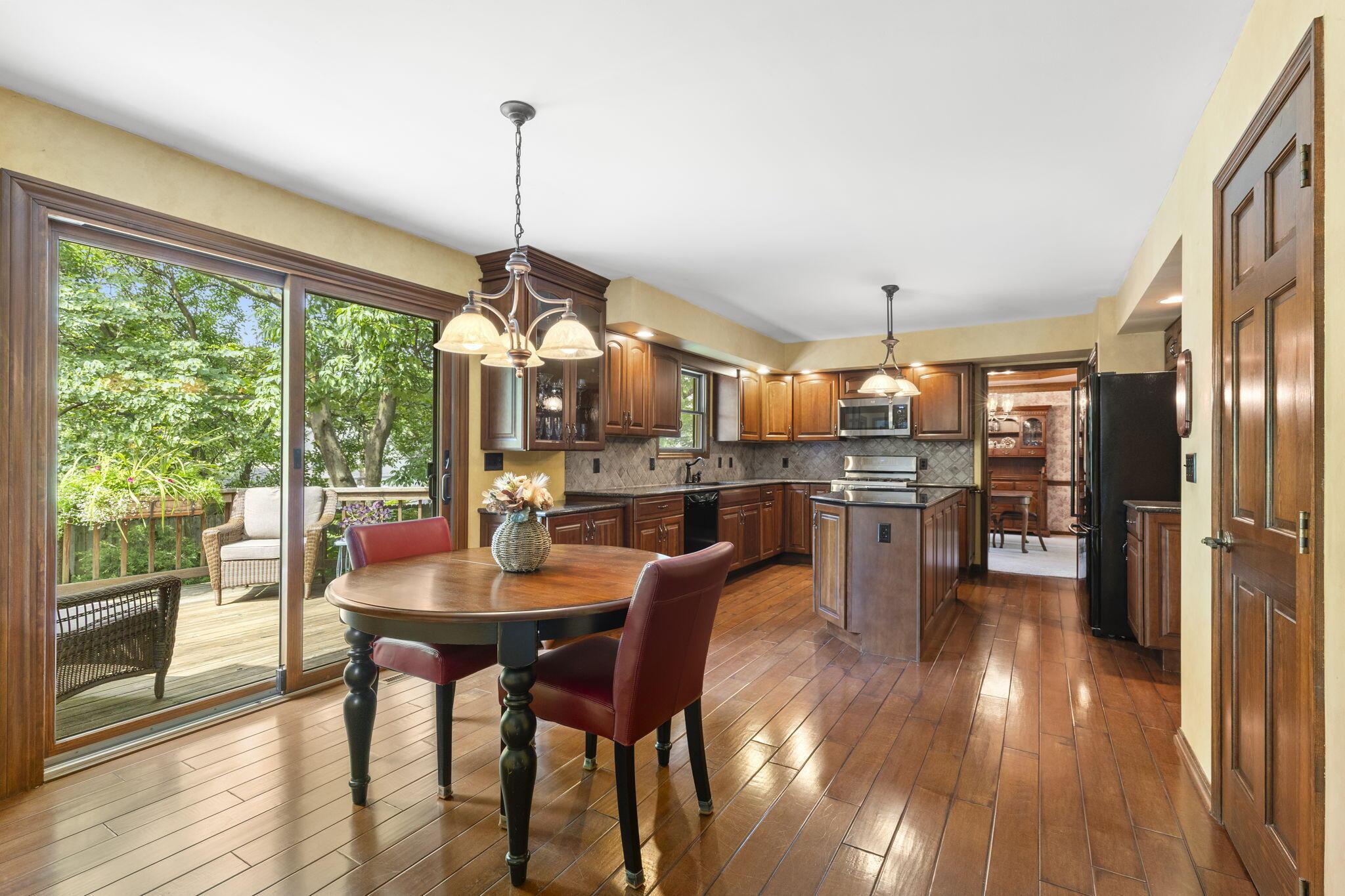 1161 Riva Ridge Boulevard Columbus, OH 43230 - Photo 19 of 60 EATING SPACE AND KITCHEN
