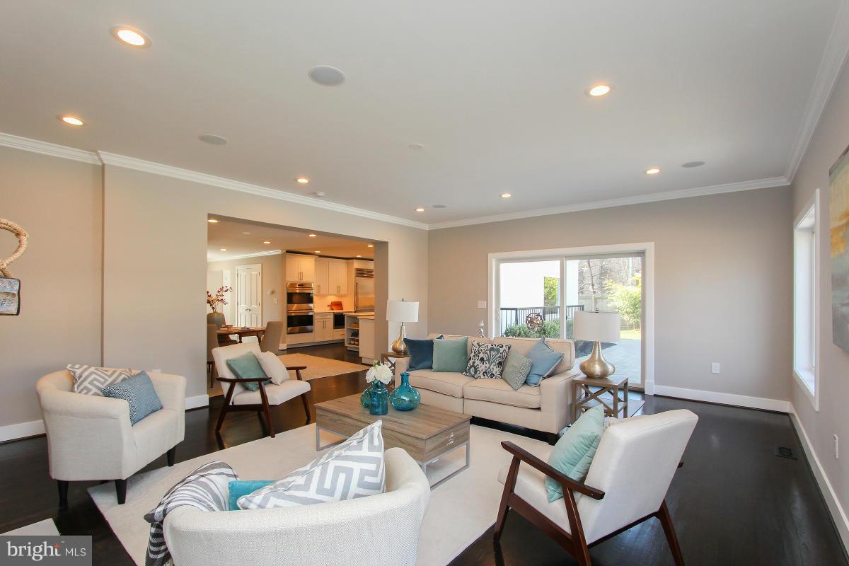 10000 Hall Road Potomac, MD 20854 - Photo 13 of 30 Family Room