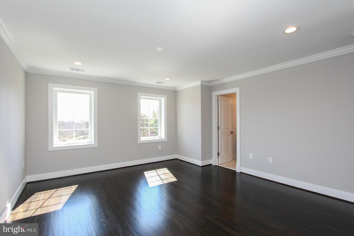 10000 Hall Road Potomac, MD 20854 - Photo 20 of 30 Bedroom