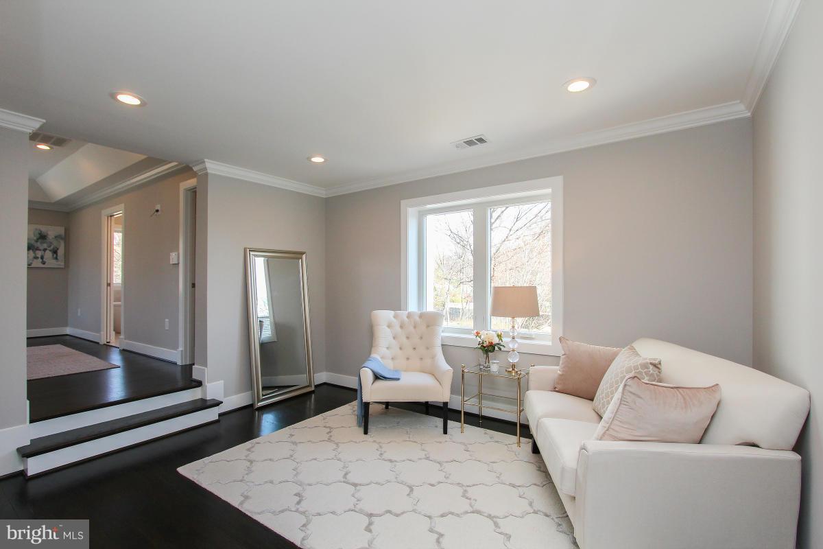 10000 Hall Road Potomac, MD 20854 - Photo 22 of 30 Bedroom (Master)