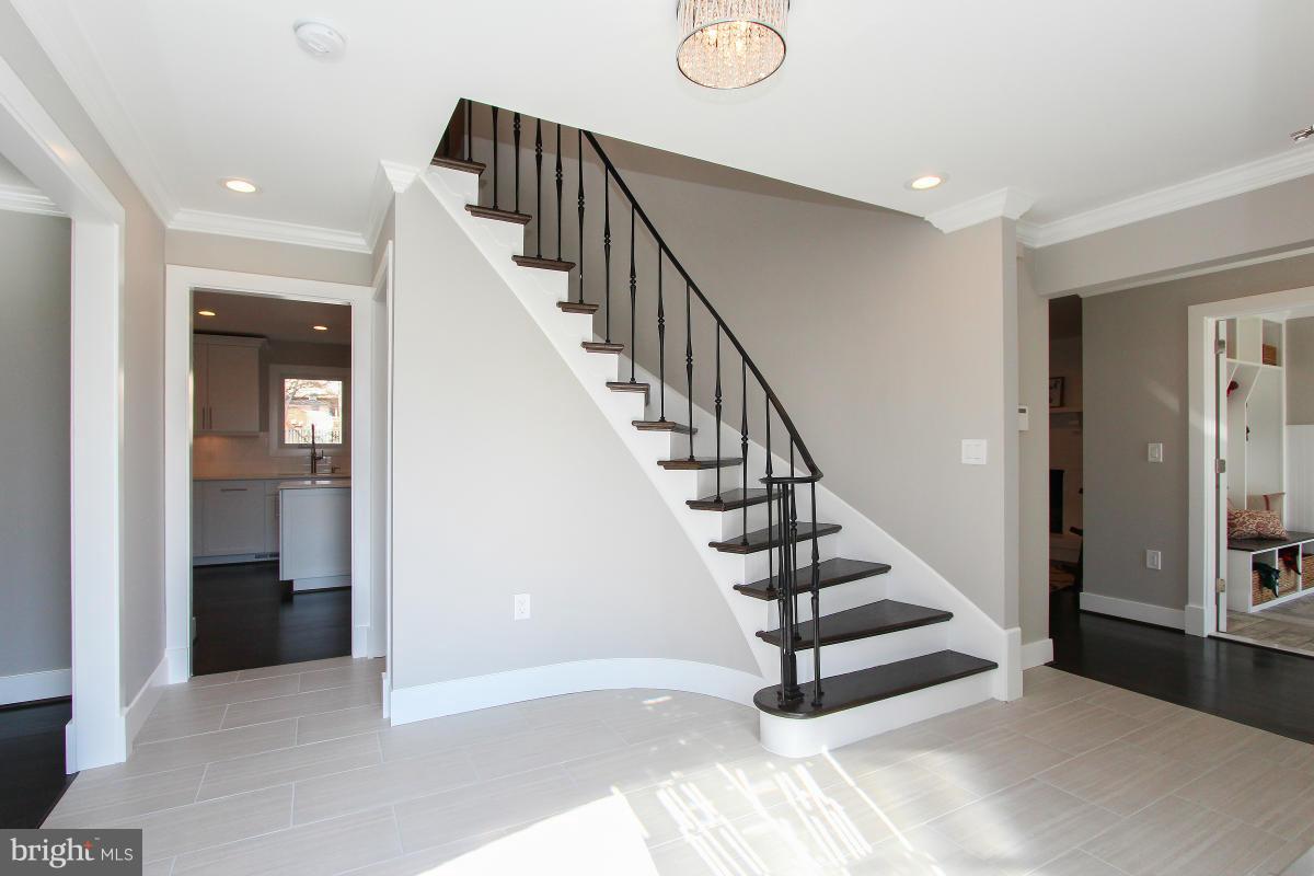 10000 Hall Road Potomac, MD 20854 - Photo 4 of 30 Interior (General)