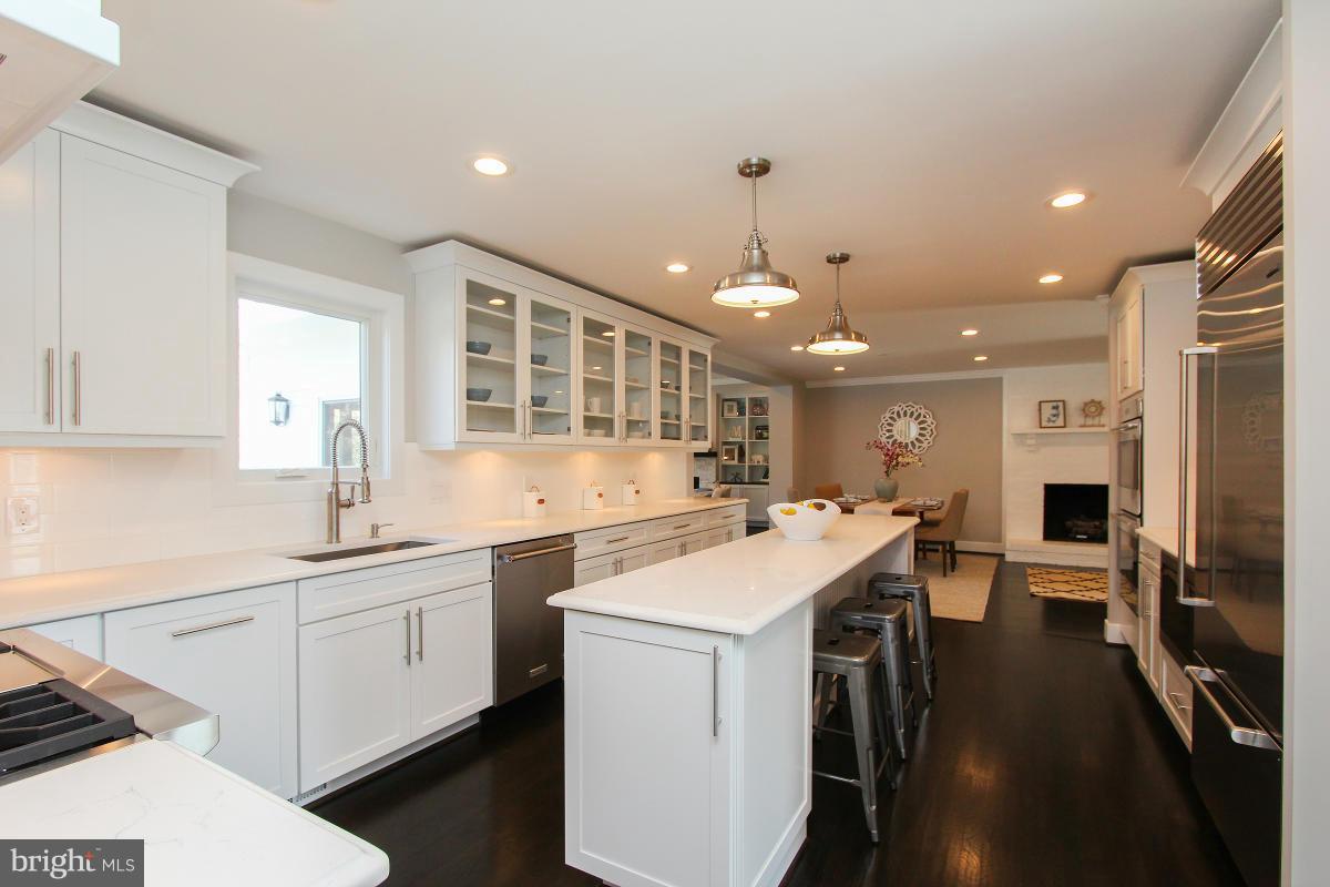 10000 Hall Road Potomac, MD 20854 - Photo 9 of 30 Kitchen
