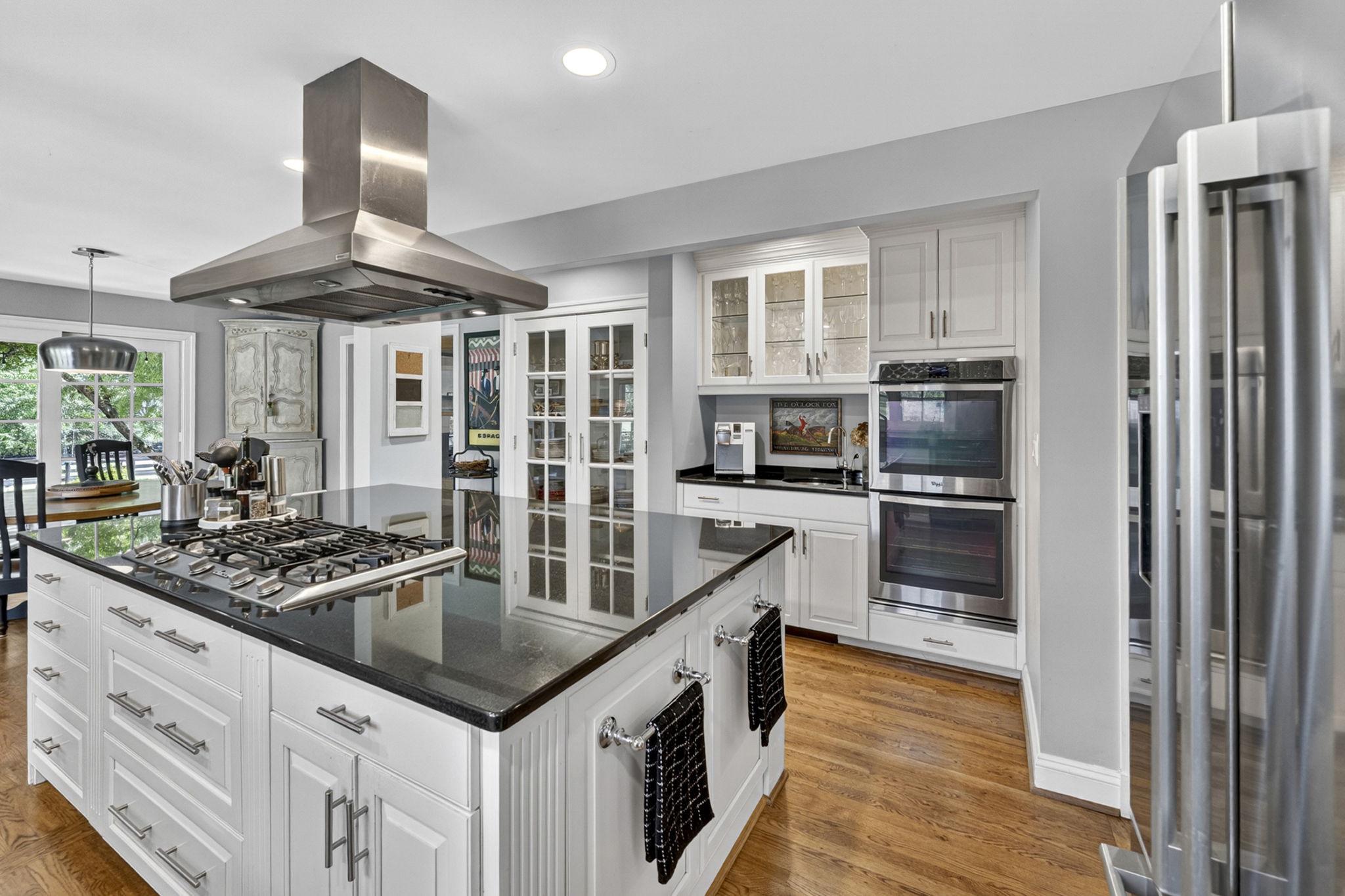 23559 Parsons Road Middleburg, VA 20117 - Photo 21 of 75 a kitchen with stainless steel appliances granite countertop a stove a sink and a refrigerator