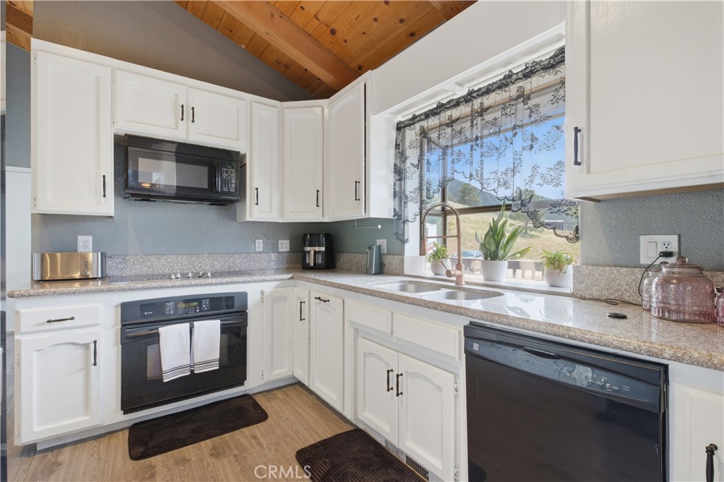 26201 Cumberland Road Tehachapi, CA 93561 - Photo 13 of 36