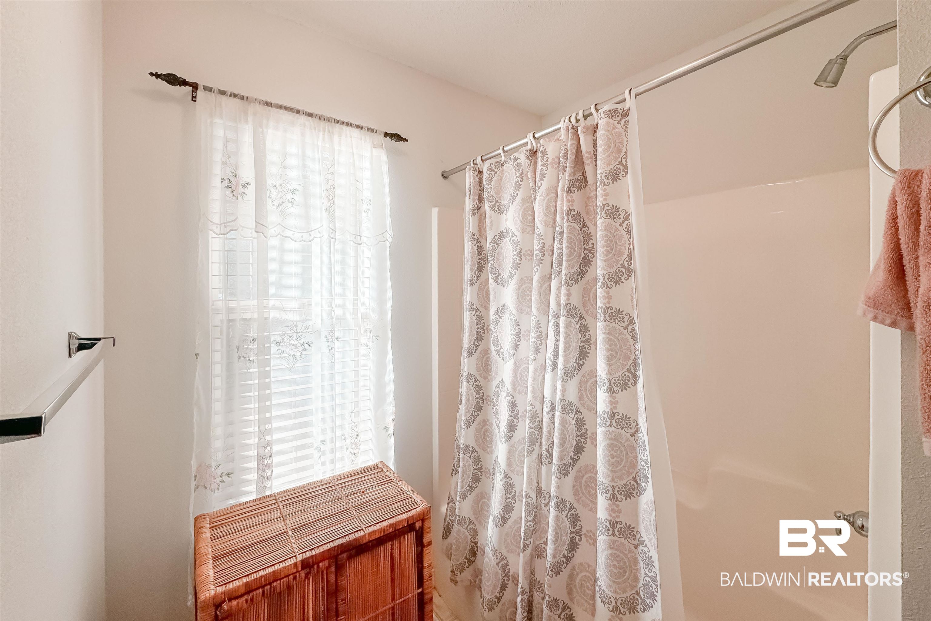 1 Bay Circle Foley, AL 36535 - Photo 21 of 28 Bathroom with a shower with curtain