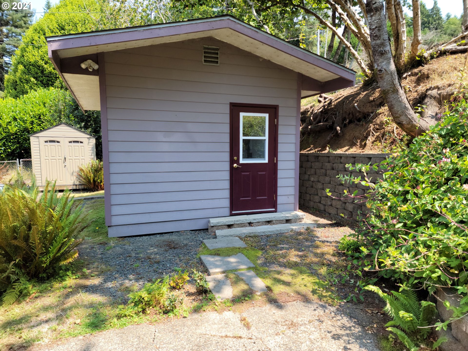 66069 North Bay Road North Bend, OR 97459 - Photo 28 of 32 a front view of a house with garden
