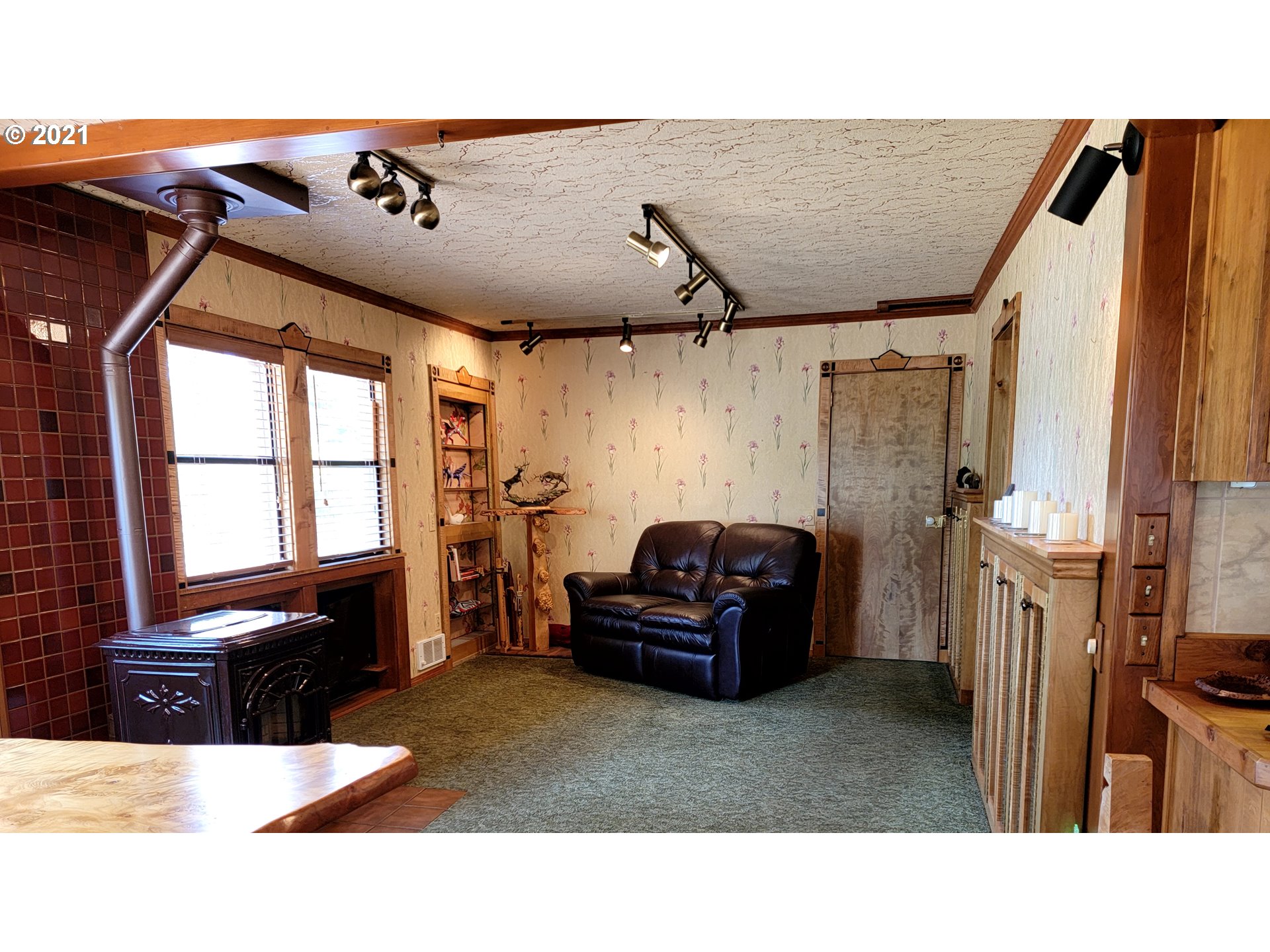 66069 North Bay Road North Bend, OR 97459 - Photo 8 of 32 a living room with furniture and a window