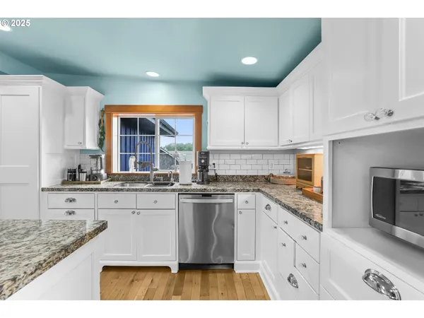 $1,585,000 | 89728 Ocean Drive, Warrenton, OR 97146