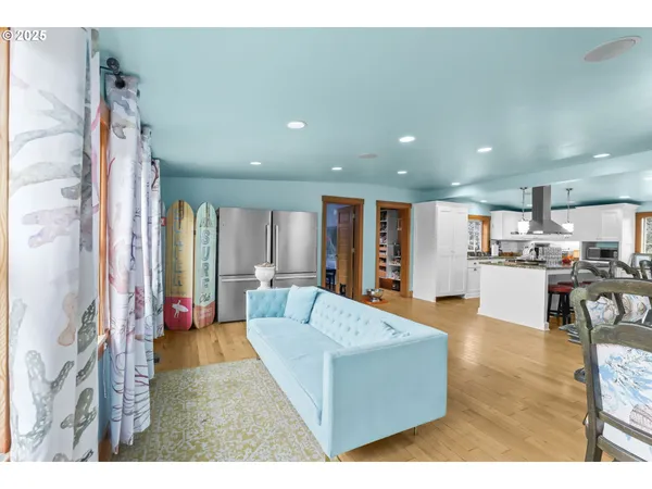 $1,585,000 | 89728 Ocean Drive, Warrenton, OR 97146