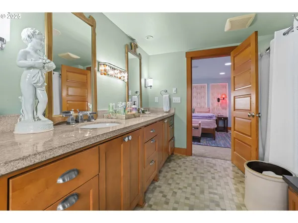 $1,585,000 | 89728 Ocean Drive, Warrenton, OR 97146