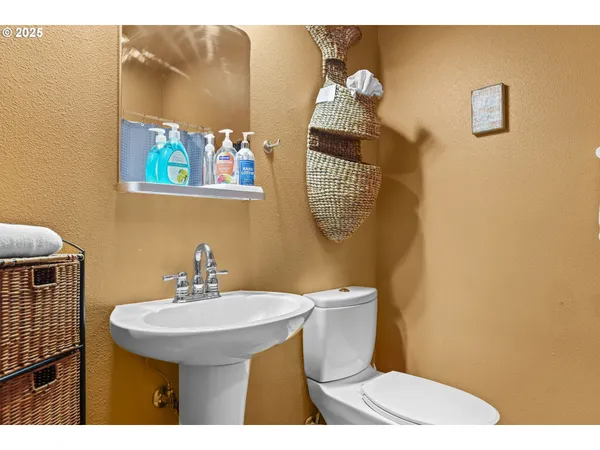 $1,585,000 | 89728 Ocean Drive, Warrenton, OR 97146