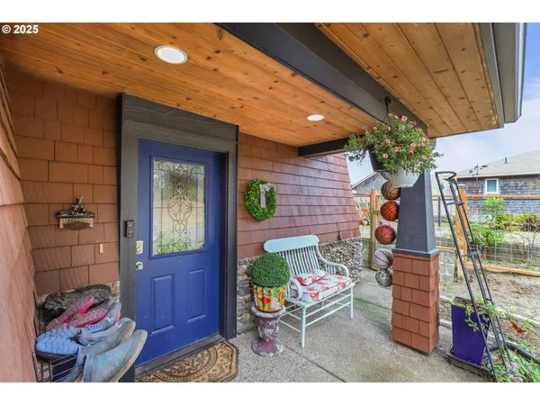 $1,585,000 | 89728 Ocean Drive, Warrenton, OR 97146