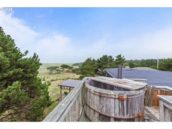 $1,585,000 | 89728 Ocean Drive, Warrenton, OR 97146