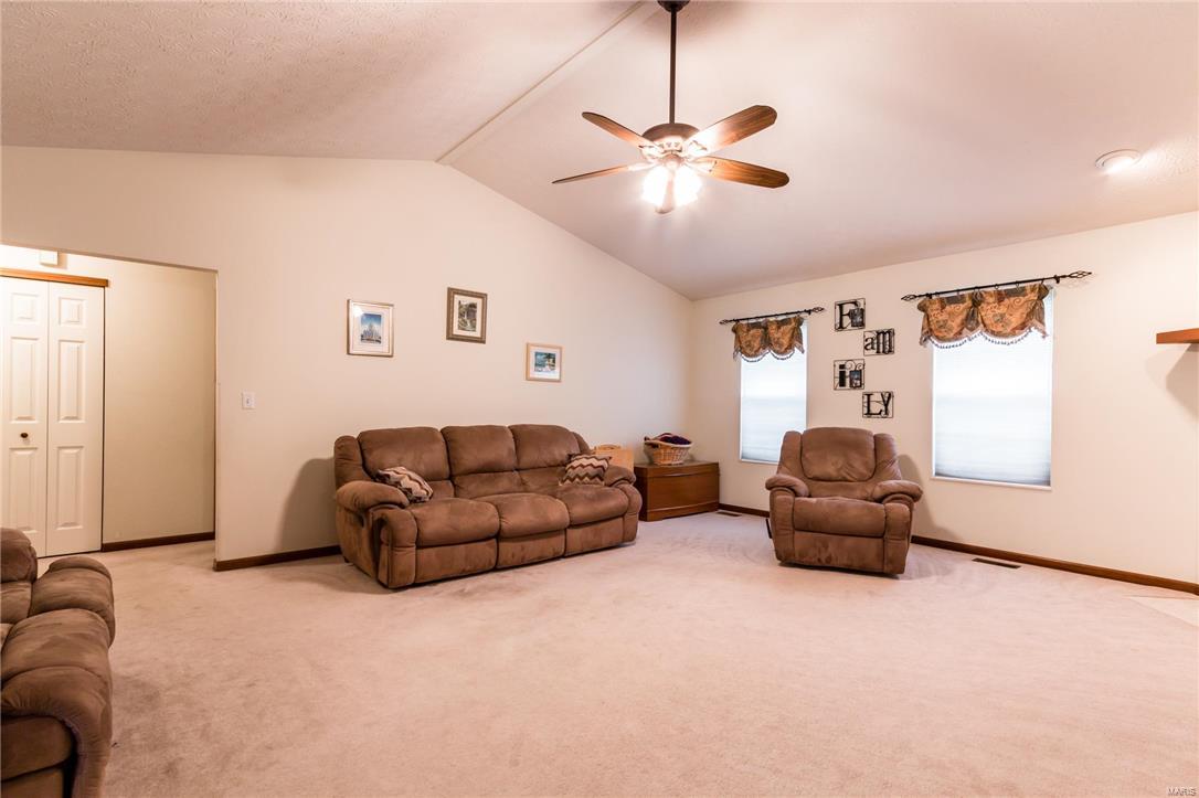 306 Ditch's Run Waterloo, IL 62298 - Photo 8 of 40 Gallery Image 8