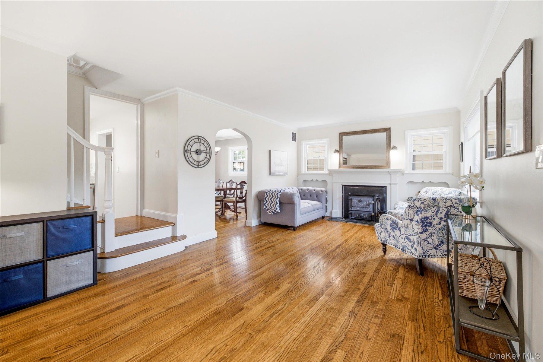 41 Hart Street Lynbrook, NY 11563 - Photo 7 of 30