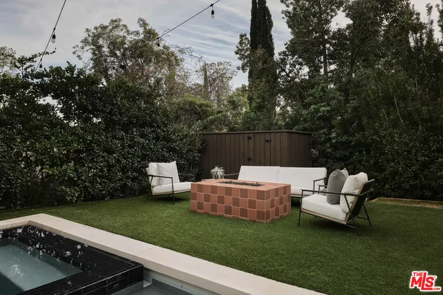 a view of a yard with furniture