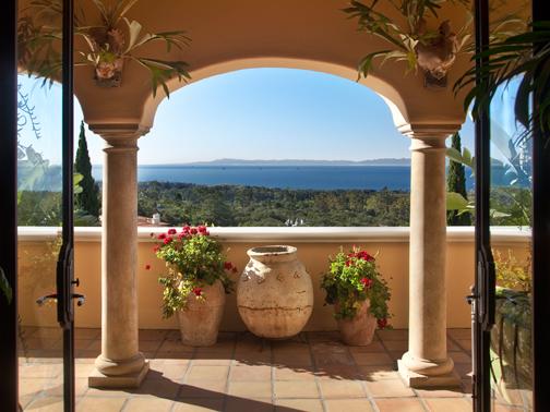 899 Park Lane Montecito, CA 93108 - Photo 10 of 14 a view of a fountain in the balcony