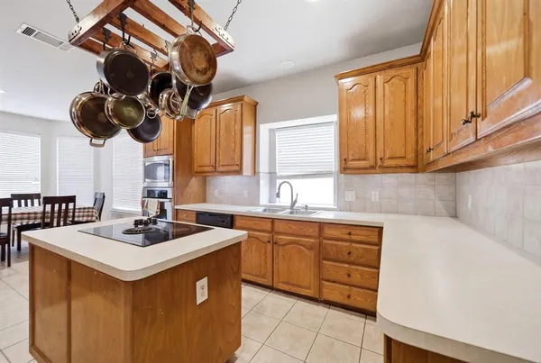 $450,000 | 8641 Shadow Trace Drive, Fort Worth, TX 76244