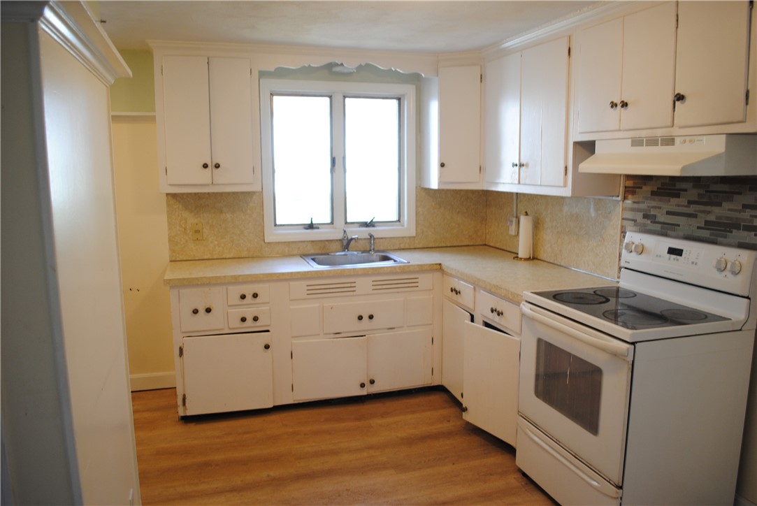 110 Kiwanee Road Warwick, RI 02888 - Photo 2 of 10