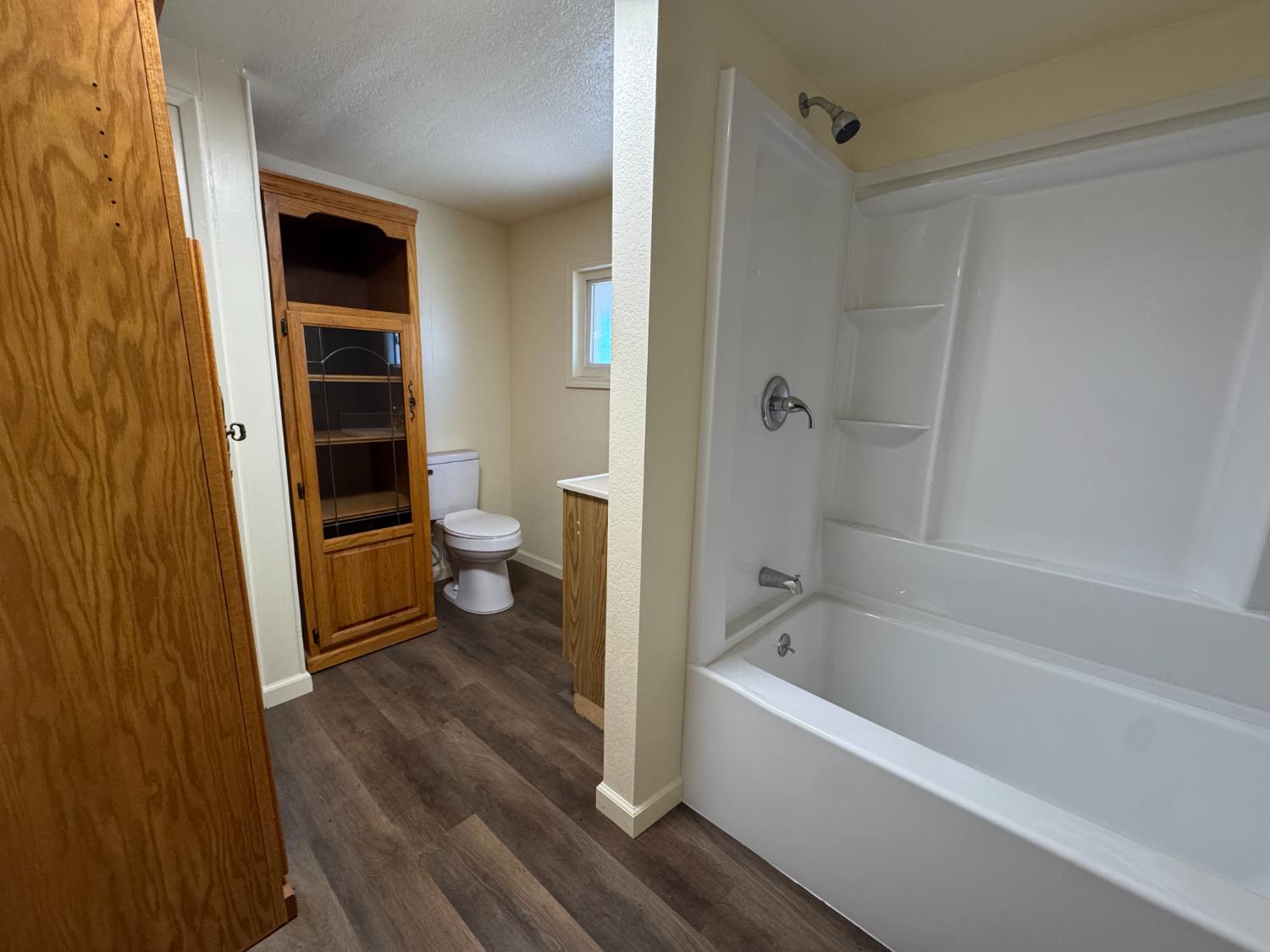 612 Union Street Isleton, CA 95641 - Photo 14 of 19 a bathroom with a bathtub and toilet