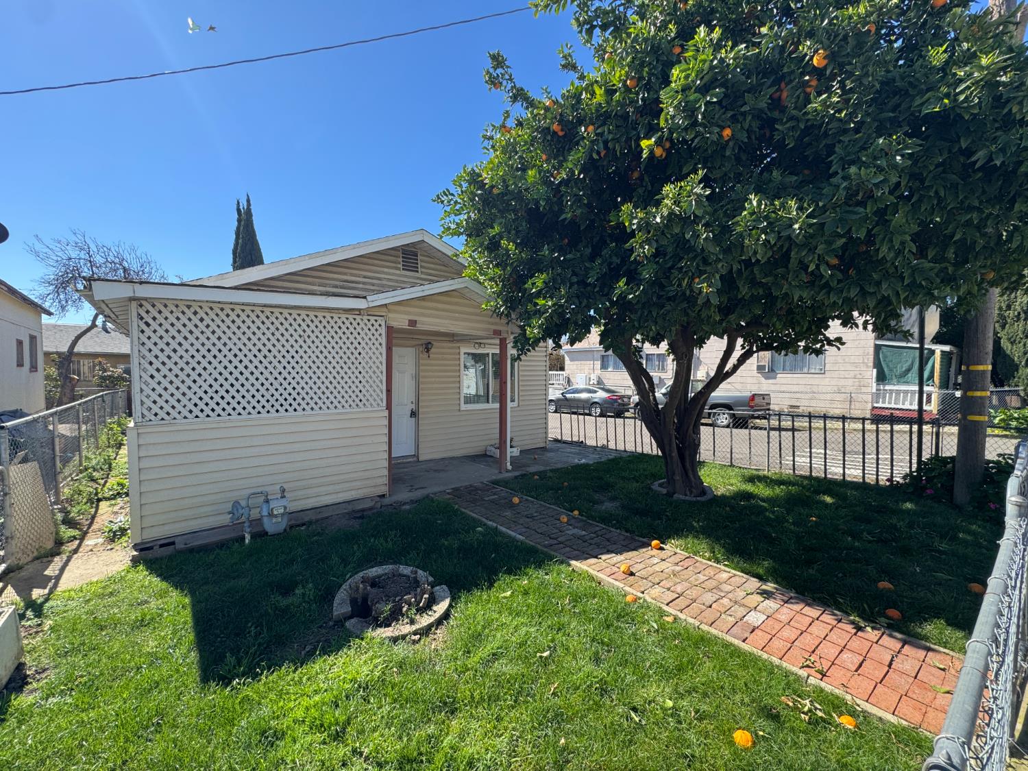 612 Union Street Isleton, CA 95641 - Photo 2 of 19 a house view with a garden space