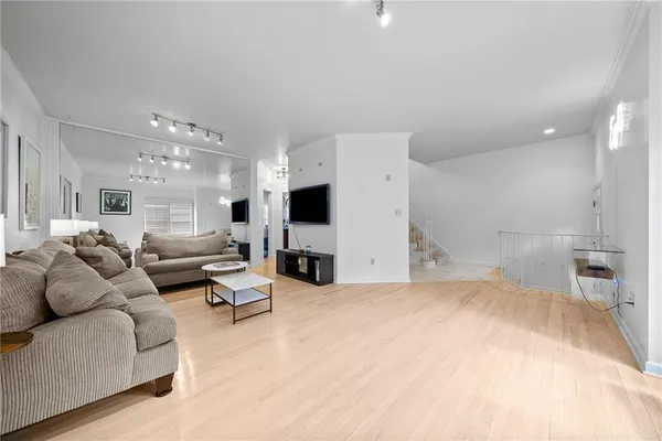 $32,300 | 302 Kingsberry Circle, Pittsburgh, PA 15234