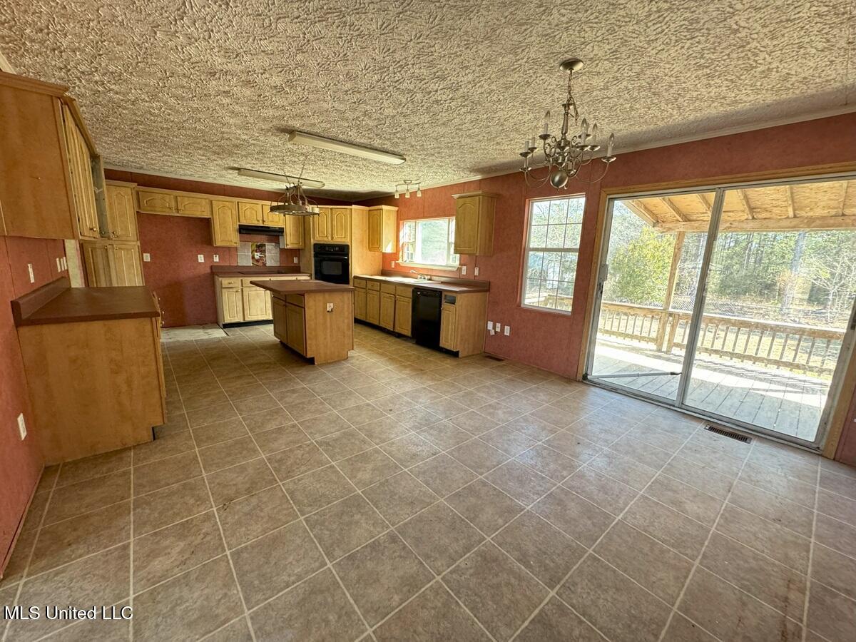19378 North Shaw Road Saucier, MS 39574 - Photo 4 of 14 Kitchen