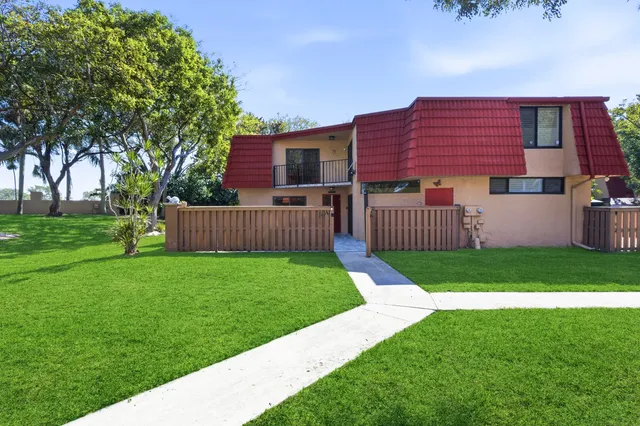 $2,600 | 8135 Severn Drive, Unit A, Boca Raton, FL 33433