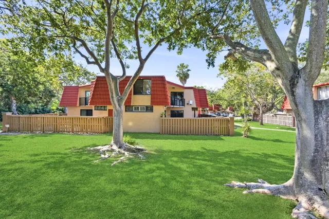 $2,600 | 8135 Severn Drive, Unit A, Boca Raton, FL 33433