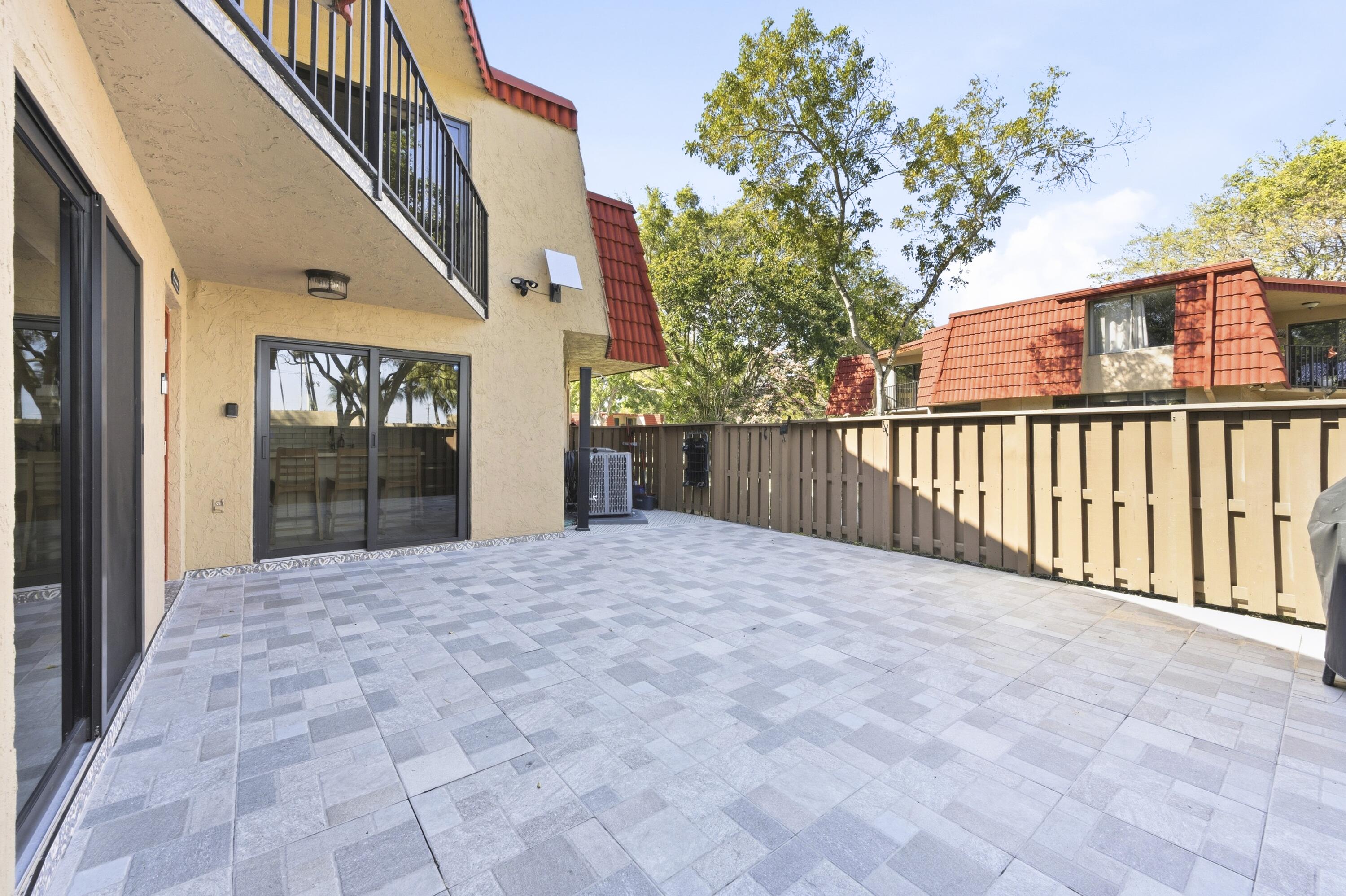 8135 Severn Drive, Unit A Boca Raton, FL 33433 - Photo 3 of 24 8135_Severn_Dr_Unit_A_Boca_Raton_006