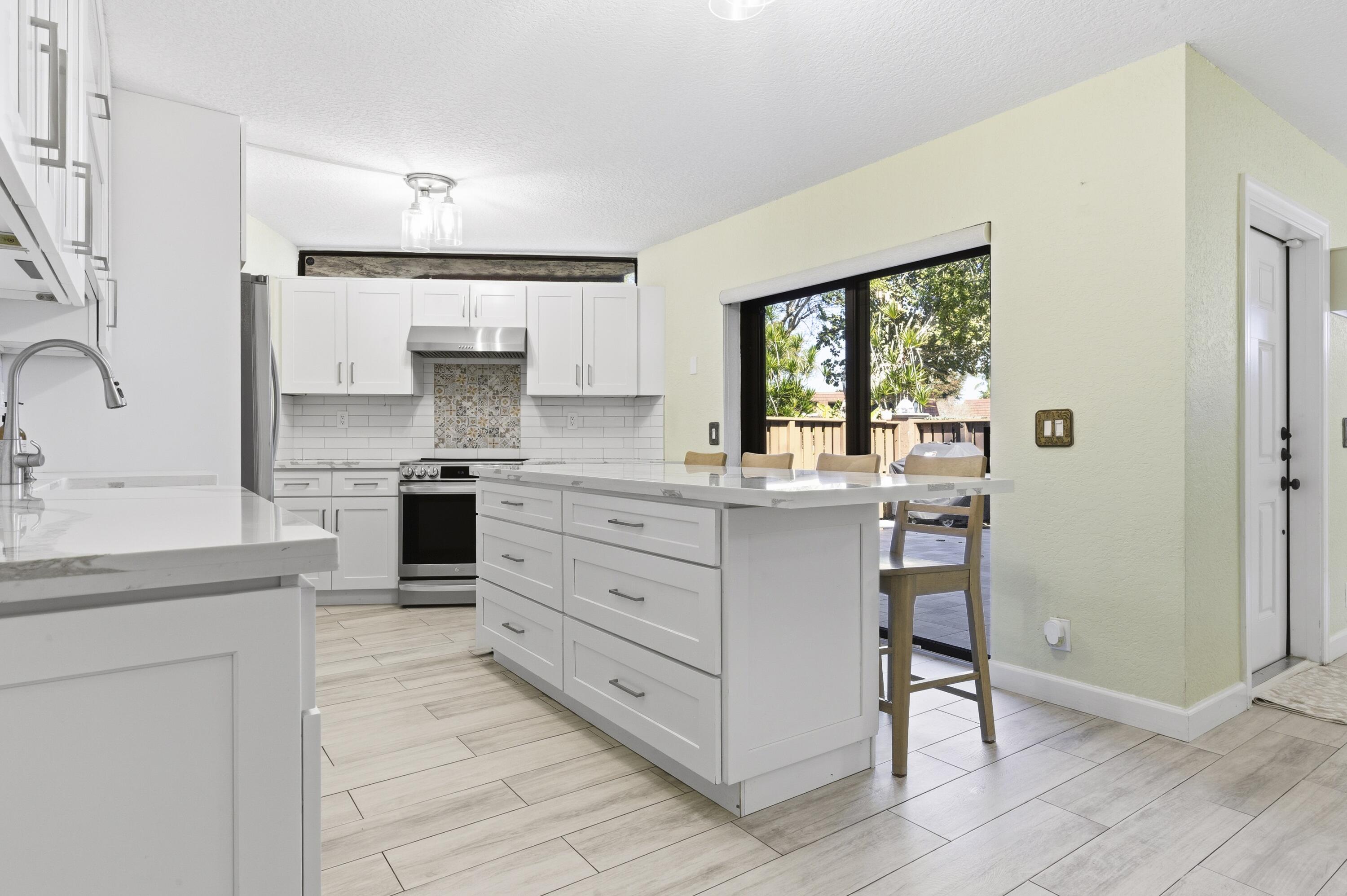 8135 Severn Drive, Unit A Boca Raton, FL 33433 - Photo 5 of 24 8135_Severn_Dr_Unit_A_Boca_Raton_010