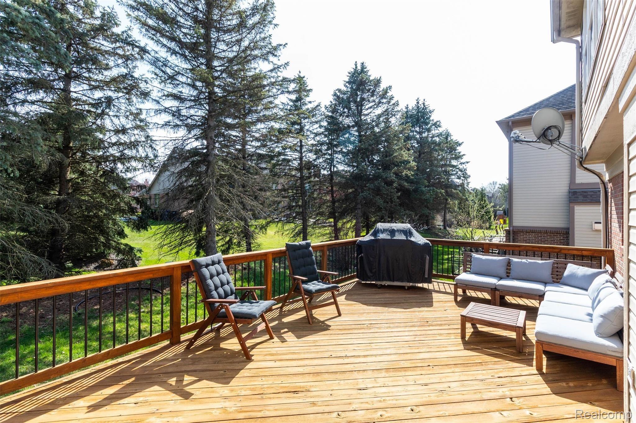 2487 Jackson Drive Rochester, MI 48309 - Photo 41 of 41 yard (5).jpg