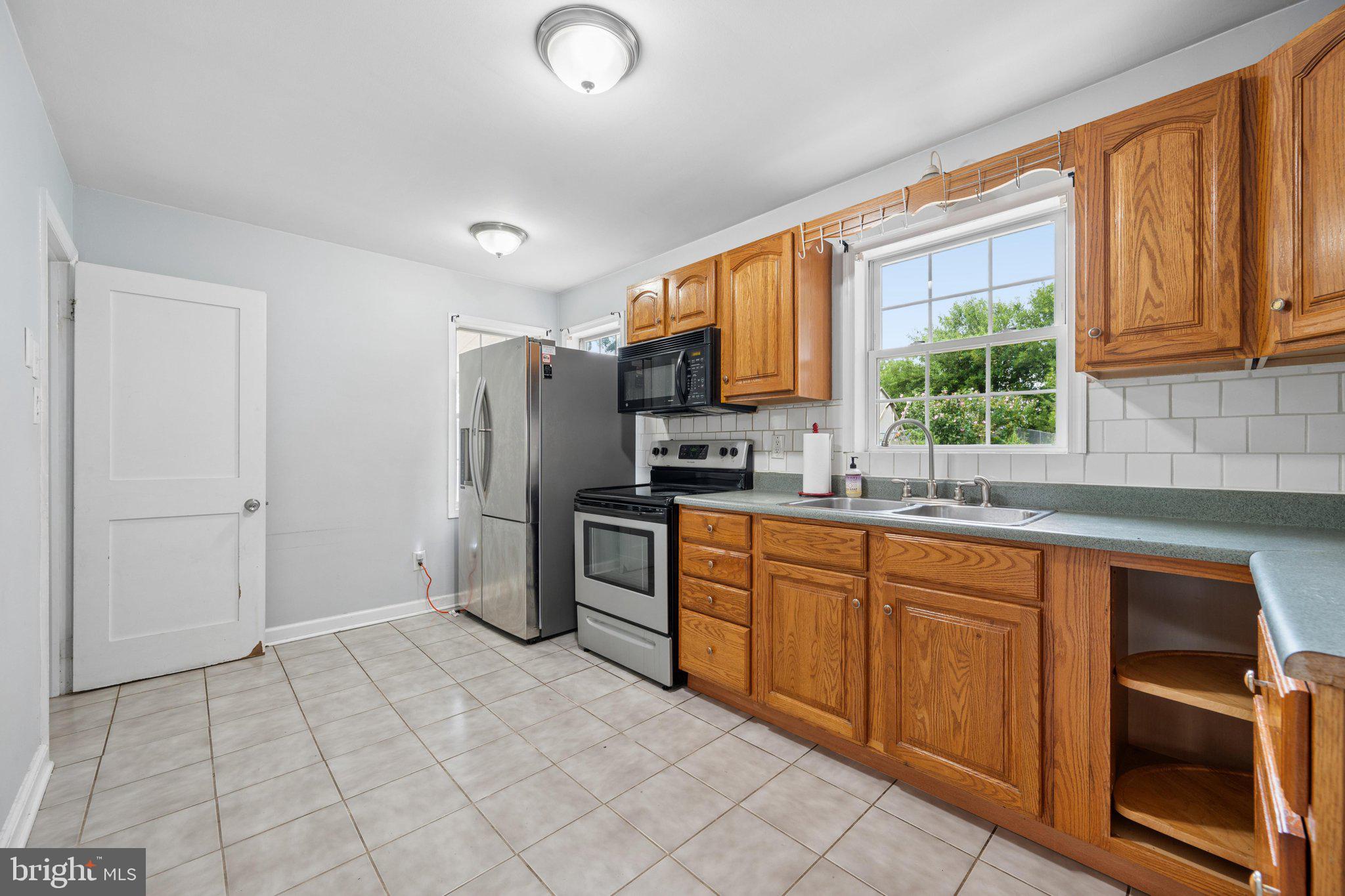 213 Nottingham Road Hagerstown, MD 21740 - Photo 8 of 72 Kitchen & Dining