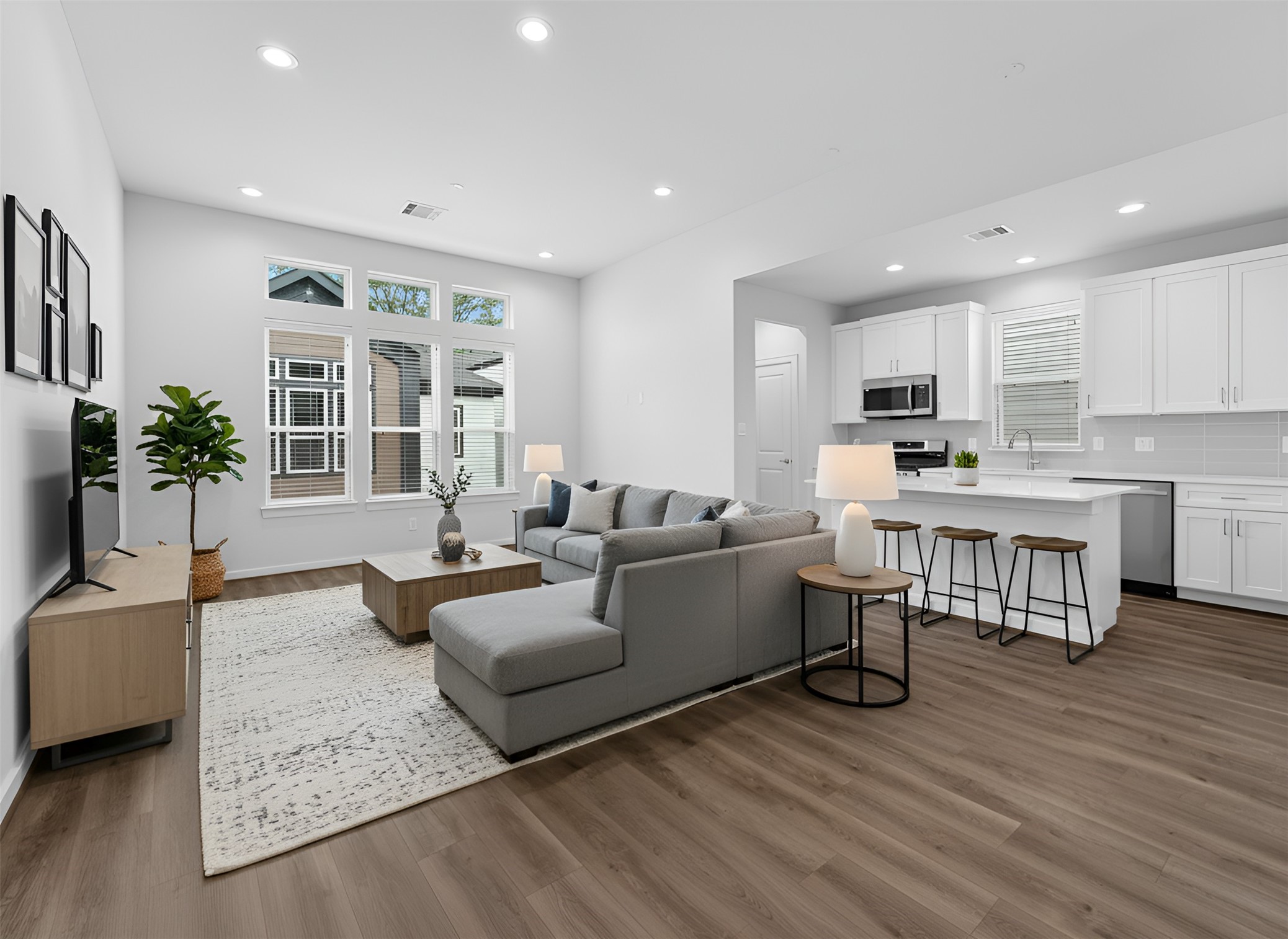 2110 Dewalt Street, Unit F Houston, TX 77088 - Photo 3 of 19 Home is virtually staged.