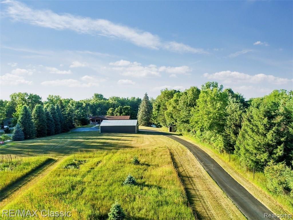 1498 Middle Road Highland, MI 48357 - Photo 6 of 34 060B625E-0F71-47AE-BB7A-C72048D68C09.jpeg