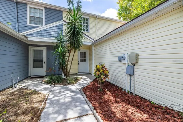 $1,700 | 6211 Oak Cluster Circle, Tampa, FL 33634