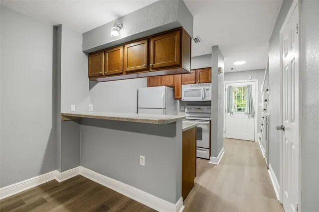 $1,700 | 6211 Oak Cluster Circle, Tampa, FL 33634