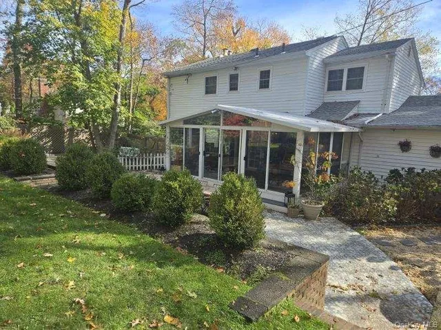 $949,000 | 7 Flamingo Drive, Smithtown, NY 11787